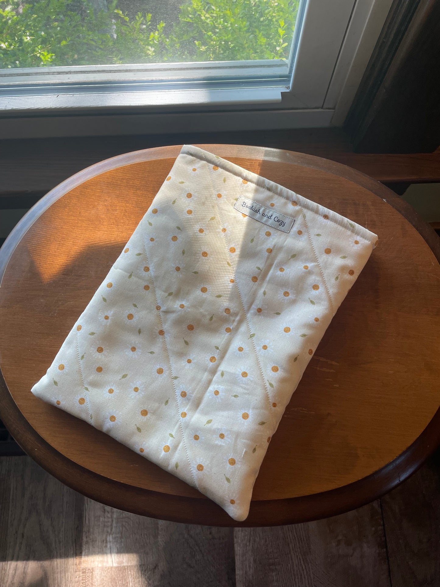 Daisy Daydreams Booksleeve | Pre-order